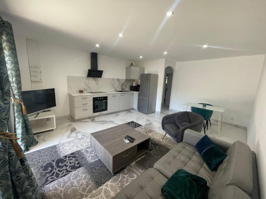Cabannes Bel Appartement Avec Parking المظهر الخارجي الصورة